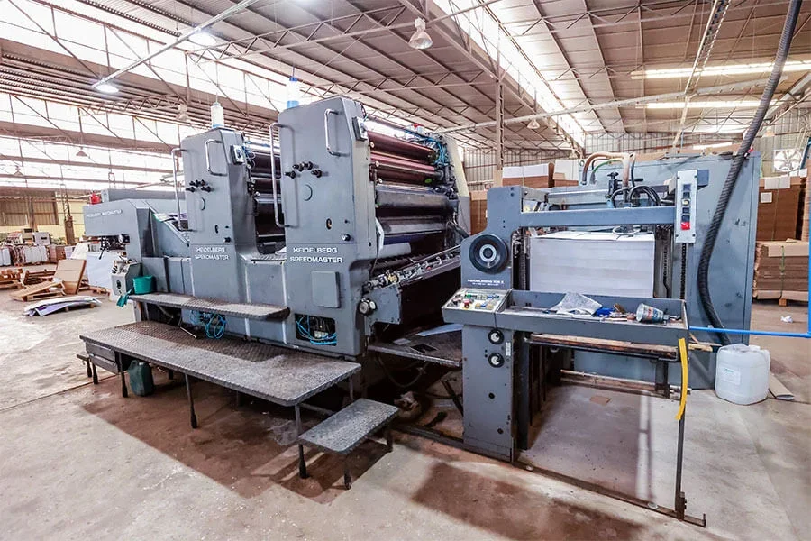 Impressora offset Heidelberg Speedmaster na fábrica da Grifo